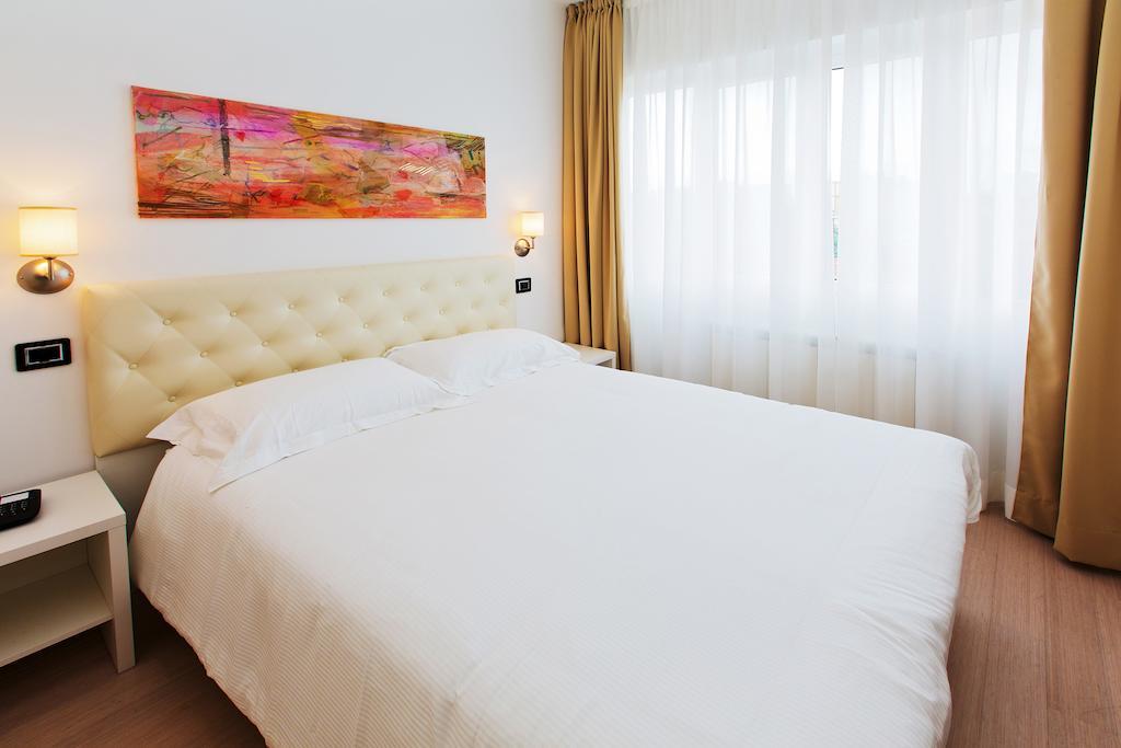 Hotel Maine Finale Ligure Δωμάτιο φωτογραφία
