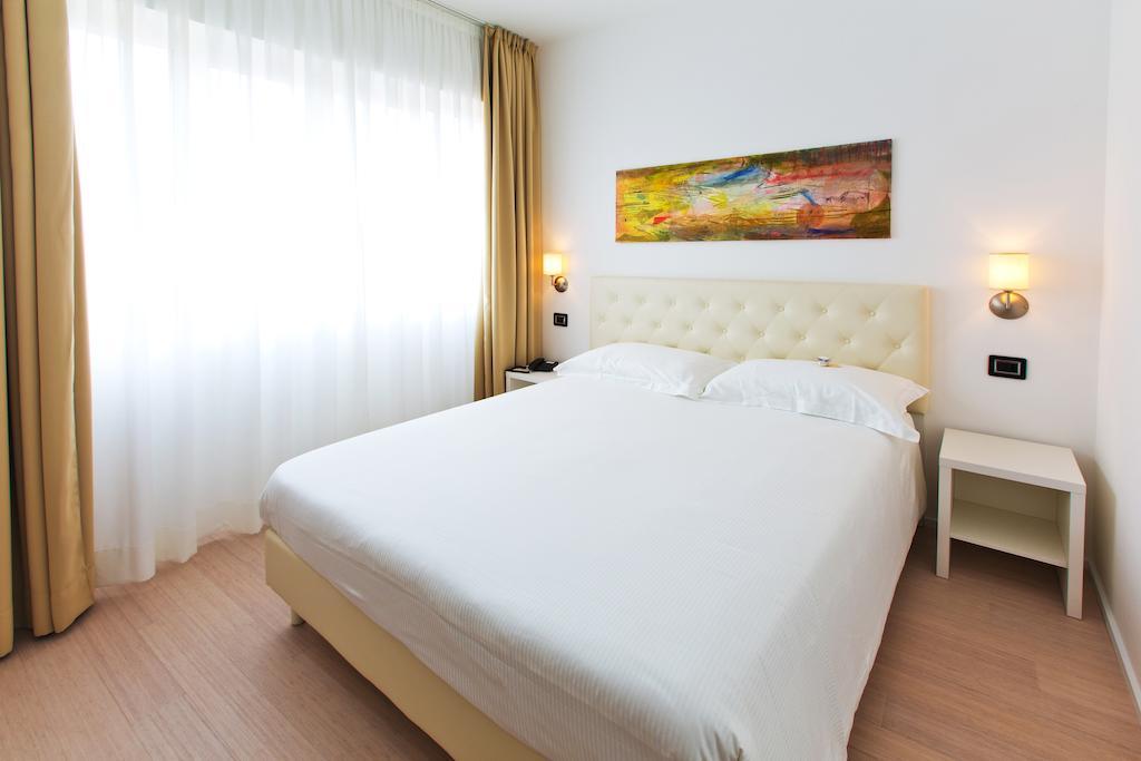 Hotel Maine Finale Ligure Δωμάτιο φωτογραφία